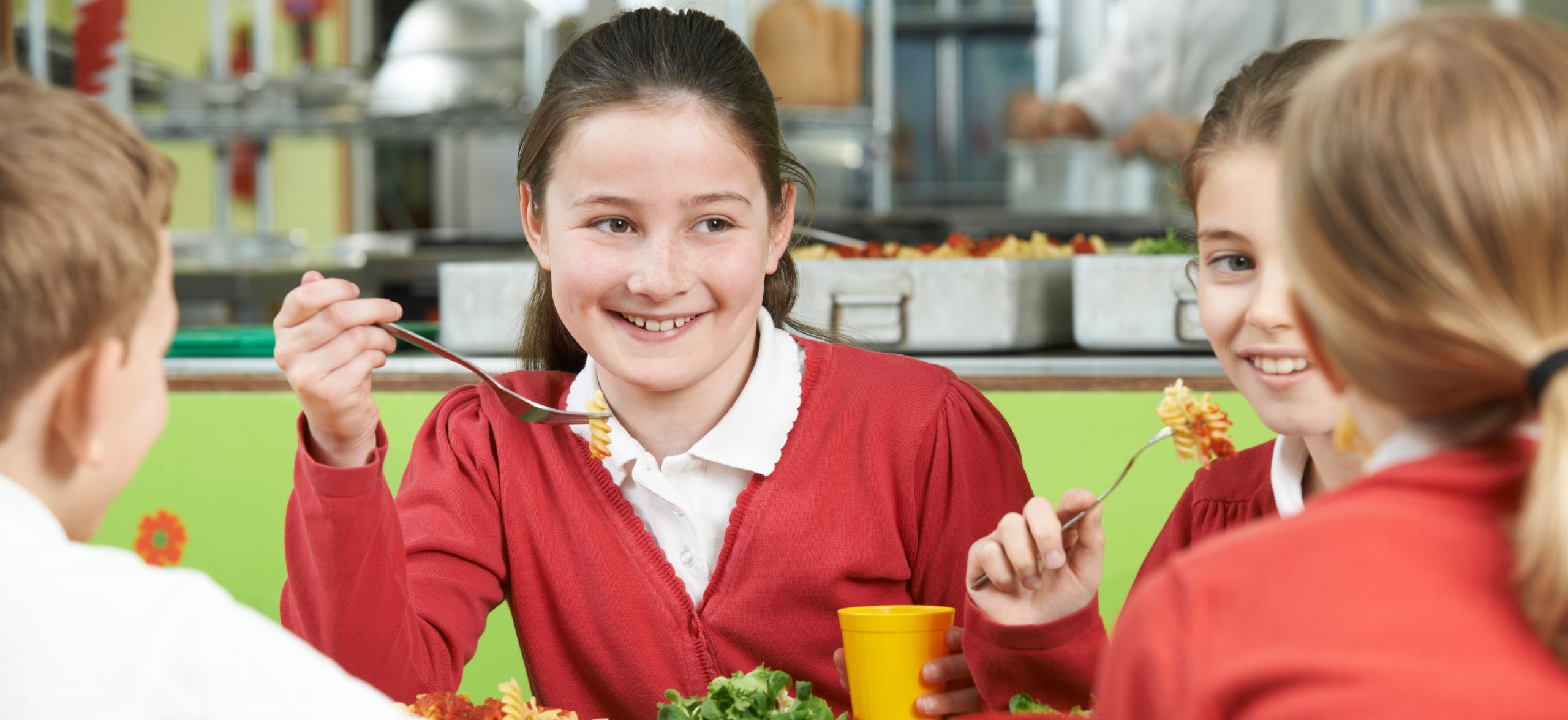 Schoolchildren eating lunch IngImage