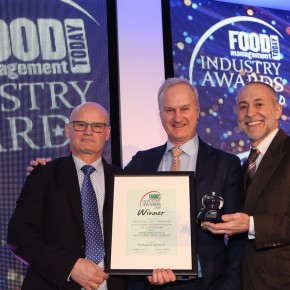 Most Innovative Packaging Development Award, partnered by Protolan – Winner: Aldi and JEM Packaging, The Tasty Catch Co. Black Garlic & Lemon Butter Raw Seafood Selection. L to R: Bill Page JEM Packaging, Allen Townsend The Big Prawn Company and Michel Roux Jr.