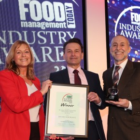 Best Free From Product – Winner: ABP Wessex, DC Comics Wonder Woman Beef, Cheese & Bacon Burger. L to R: Sue Springett of Teknomek (Award partner), Simon Wells, commercial manager of ABP and Michel Roux.