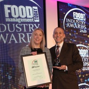 Best Bakery Product Award – Winner: Billington Food Service, Caramel Apple Betty. Tara Simmonds of Billington Foodservice and Michel Roux Jr.