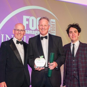 Best Trade Organisation: Winner – British Frozen Food Federation (BFFF). L-R: Lindsay Boswell CBE of category partner Fareshare and Rupert Ashby, British Frozen Food Federation, with host Pete Firman.